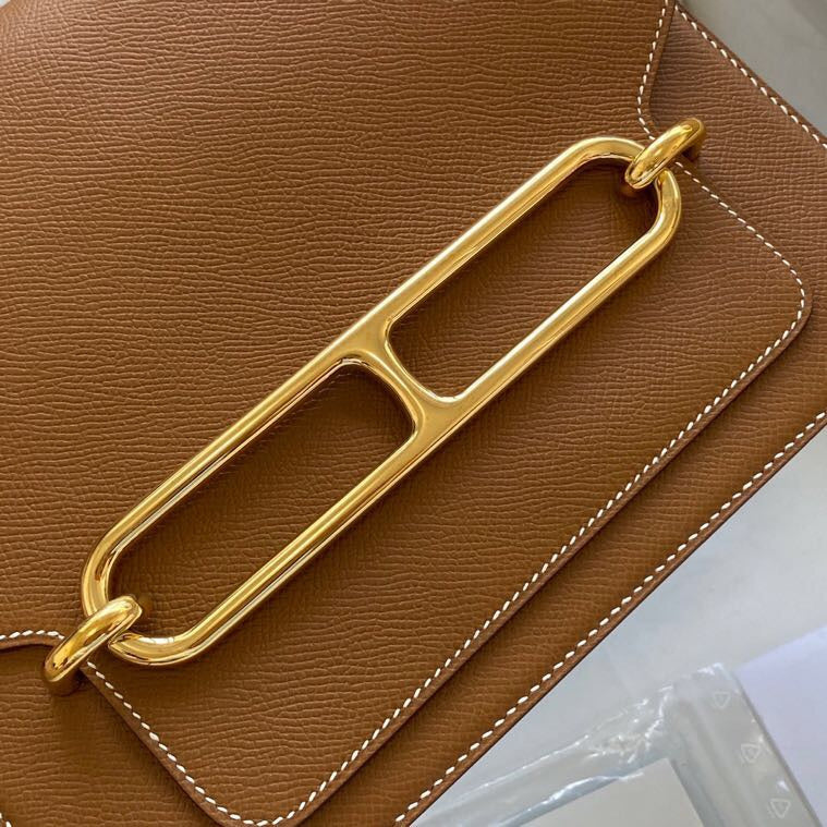  shoulder bag interior and compartment view