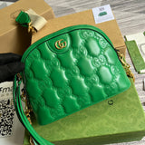 Handle and strap detail of refined classic women's handbag – women's everyday handbag