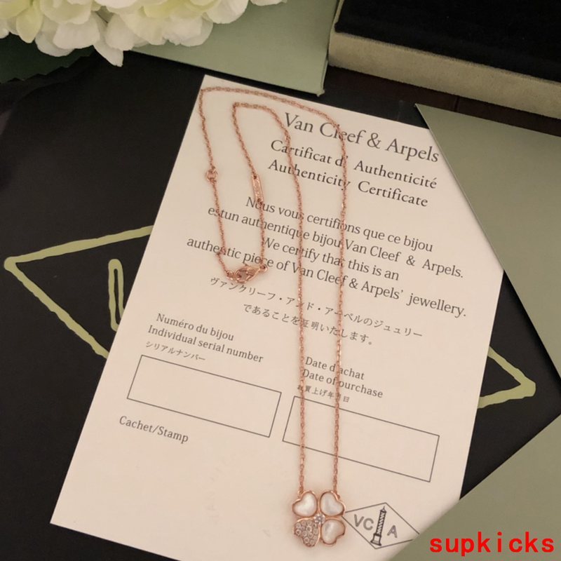 Front view of Van Cleef & Arpels unisex jewelry piece