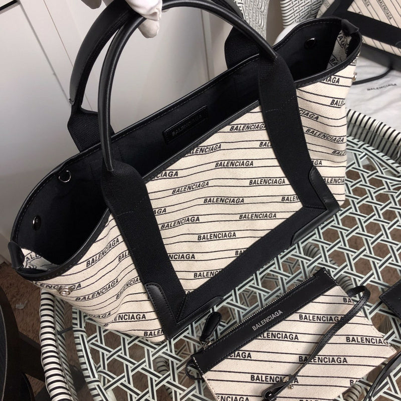 Styled lifestyle shot of refined classic women's handbag – women's premium purse