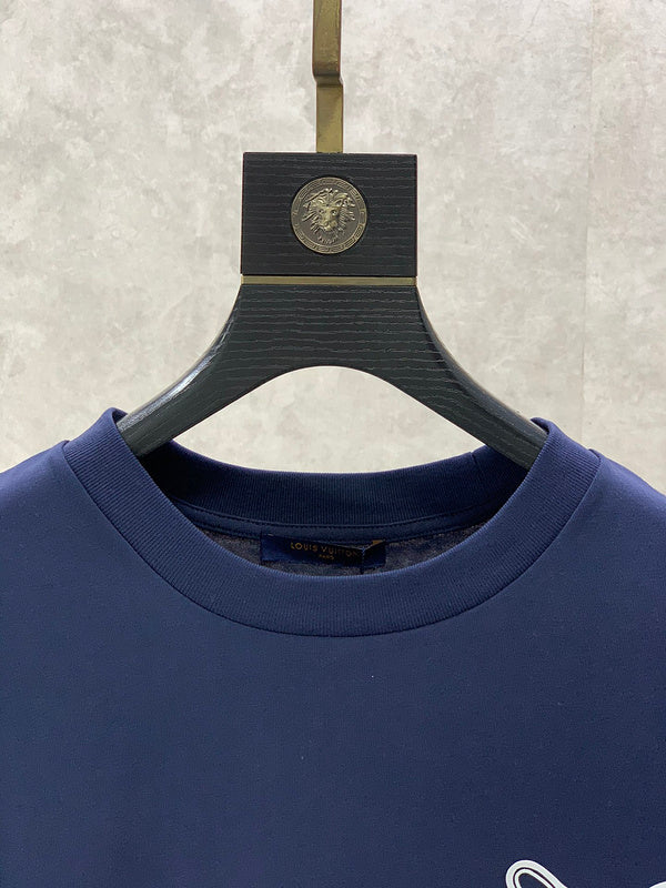 Full styled look of Louis Vuitton cotton t-shirt with everyday silhouette