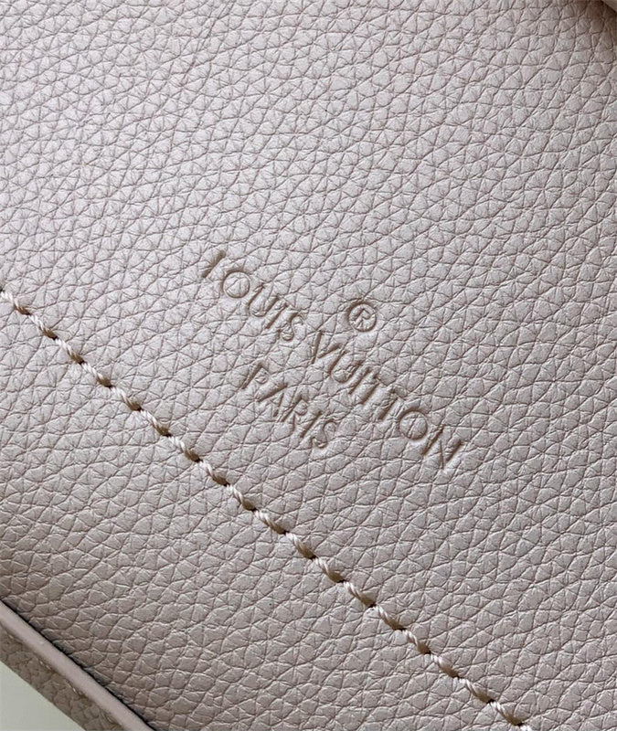  signature crossbody bag detail view showing craftsmanship 20