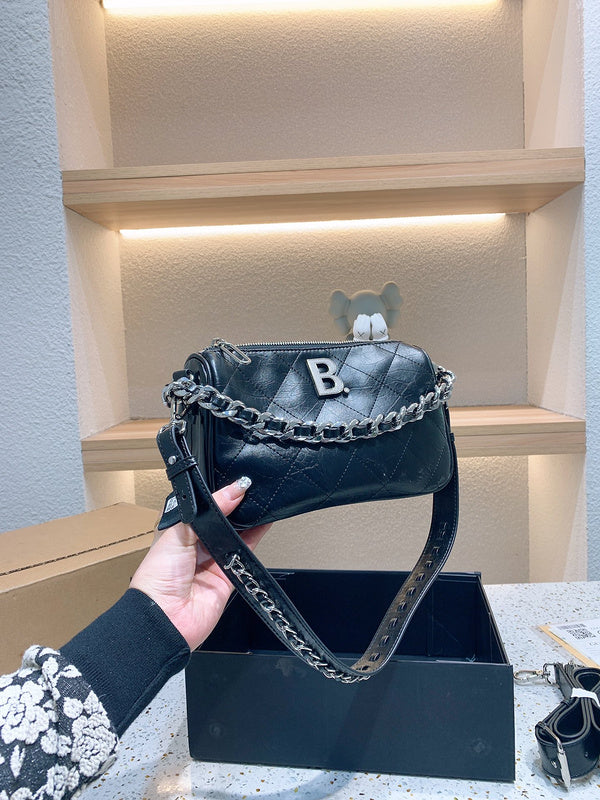Ziva's Charm handbag – close-up view (one versatile size)