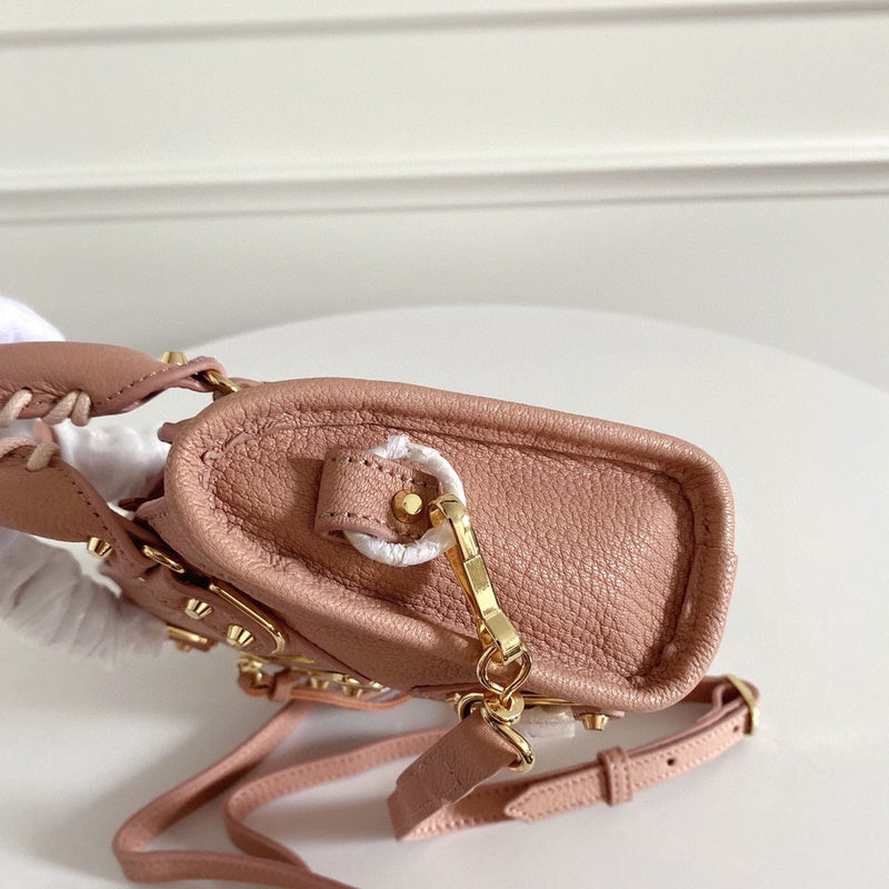 Zivas Charm Chic Craftsmanship Statement Handbag (Statement-Ready Design) – Interior View
