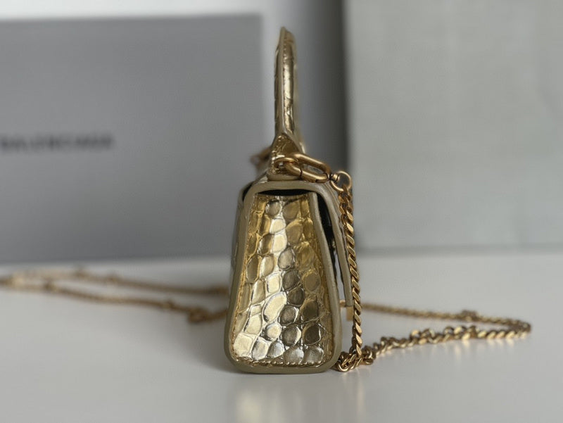 Zivas Charm Versatile Design Statement Handbag (Considered Detail & Form) – Close-Up Detail