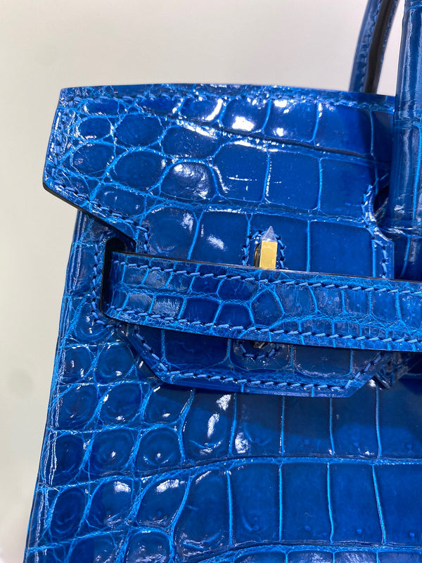 Interior view of effortless premium bag