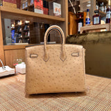  shopper bag close-up of hardware and finish