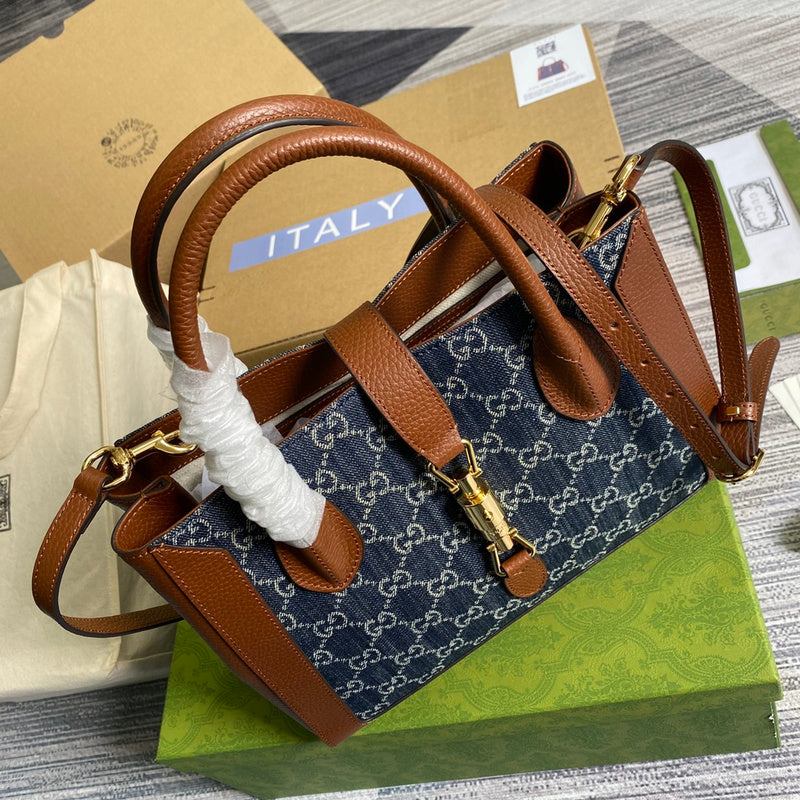 Handle and strap detail of refined statement women's handbag – women's premium purse