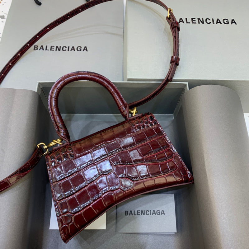 Refined Premium PU Leather Handbag - Statement Silhouette | Women's Everyday Carry Handbag #560 - close-up detail shot (image 3) of designer-inspired handbag