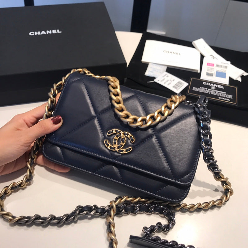 Zivas Charm Everyday Sophistication Fashion Handbag (Considered Detail & Form) – Detail View