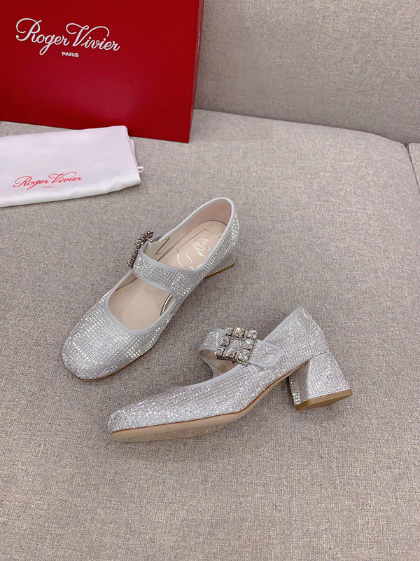 Styling view of Roger Vivier luxury piece style No.094