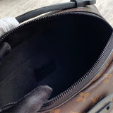  everyday bag close-up of hardware and finish