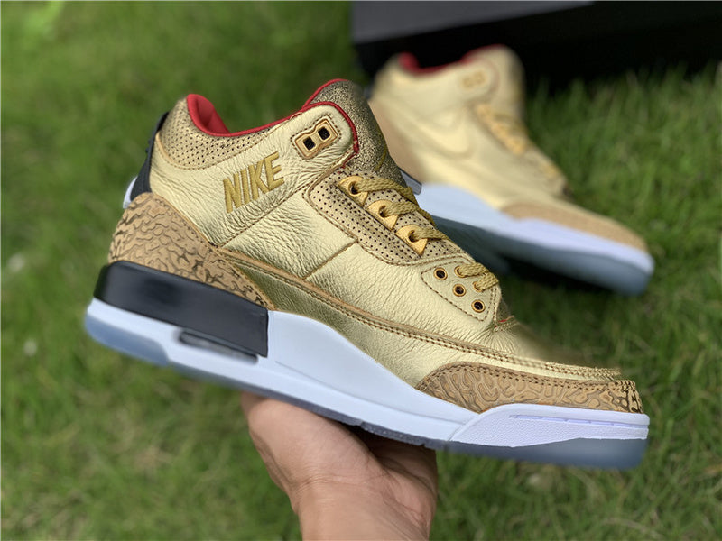Nike Men's & Women's Luxury Low-Top Trainers — Style 117 angle view