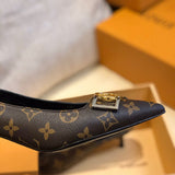 Styling view of Louis Vuitton luxury piece style No.123