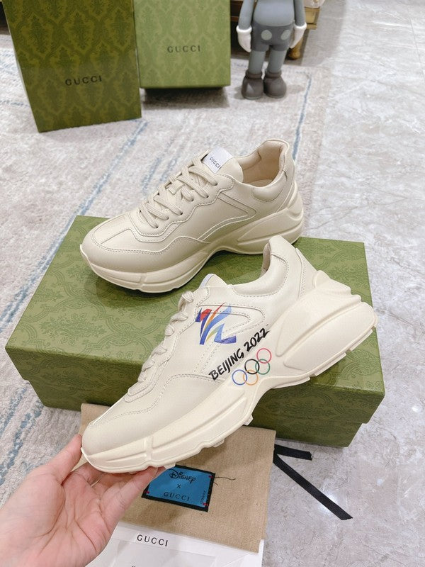 Gucci classic monochrome luxury sneakers view 5 retro runner design