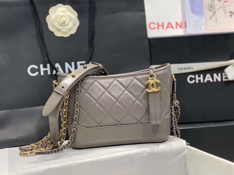 Zivas Charm Modern Minimalist Look Luxury Handbag (Timeless Wardrobe Addition) – Full Silhouette