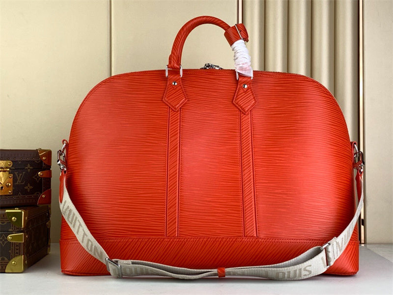  Streamlined shoulder bag carried on shoulder 10