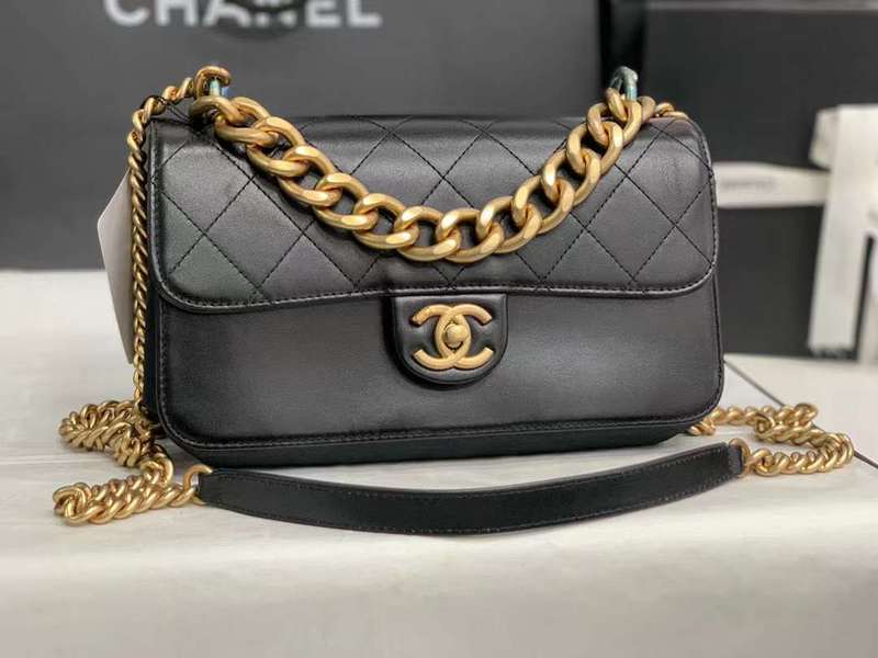 Zivas Charm Sleek Silhouette Designer Handbag (Elevated Accessory Essential) – Detail View
