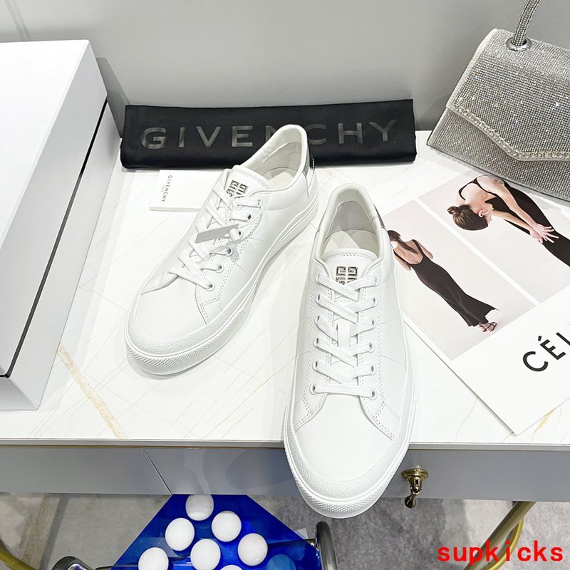 Givenchy shoes Style 094 - close-up of bold signature style