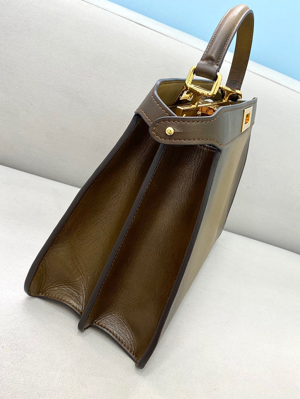 Ziva's Charm handbag – detail view (Standard Size)