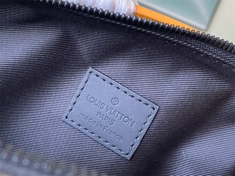  Contemporary carryall bag carried on shoulder 10