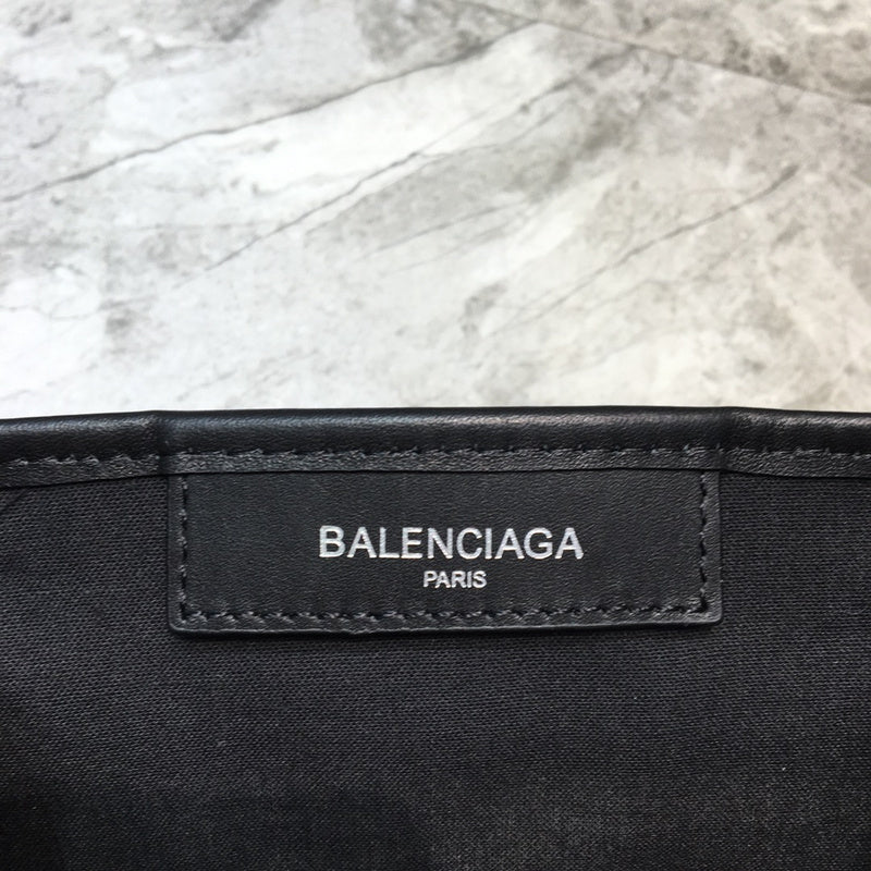 Sophisticated Vegan Leather Handbag - Polished Finish | Women's Luxury Handbag #761 - texture close-up (image 9) of designer-inspired handbag