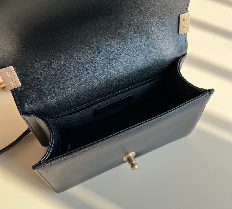  women's handbag, mid design, view 5