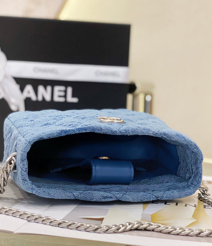  handbag, compact everyday style, image 4