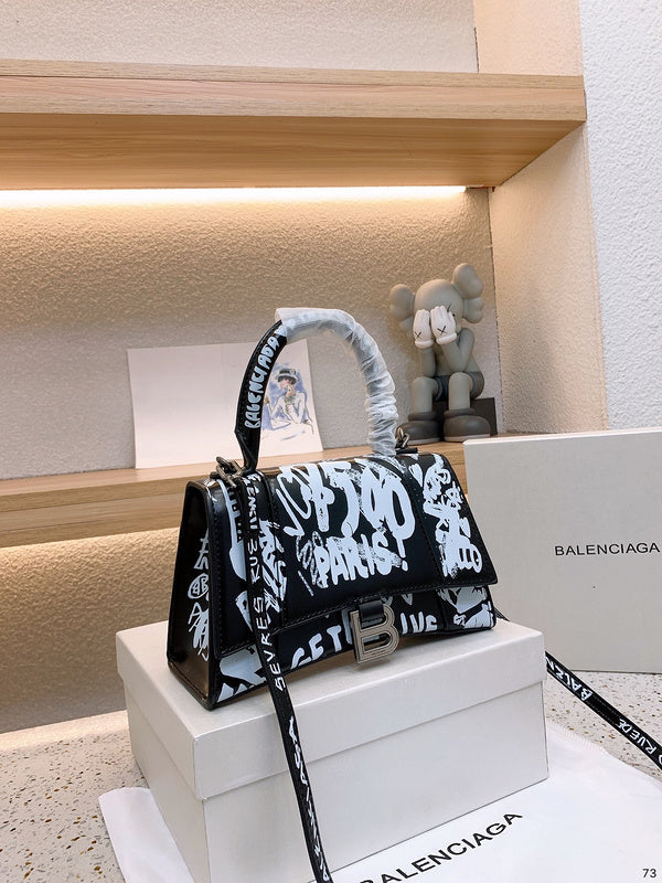 Ziva's Charm handbag – close-up view (one versatile size)