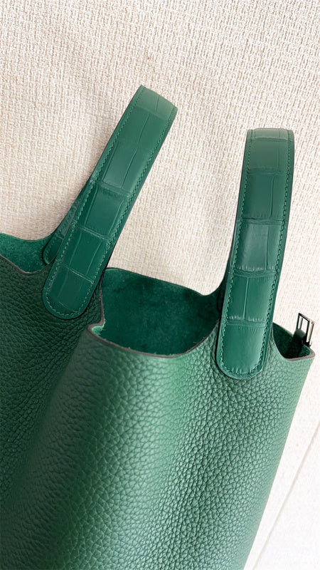  everyday handbag styled with outfit