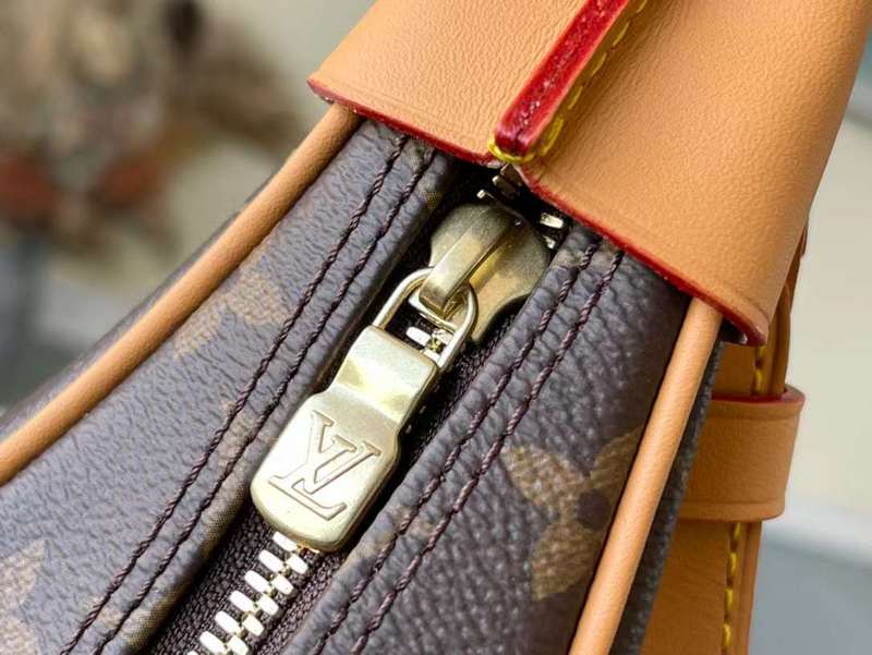 Handle and strap detail of everyday-luxe refined women's handbag – women's statement bag