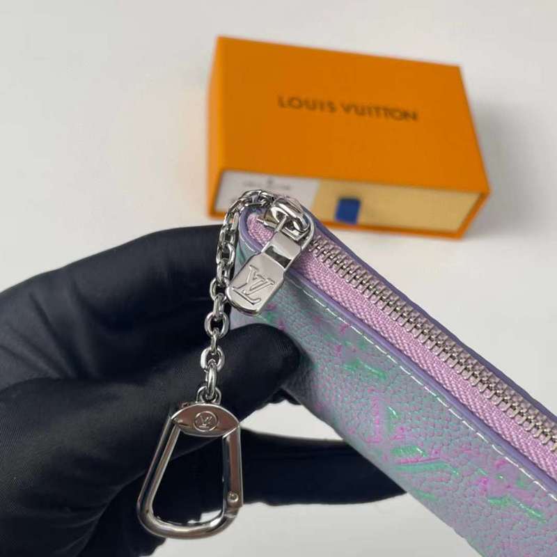 Handle and strap detail of polished premium women's handbag – women's luxury handbag