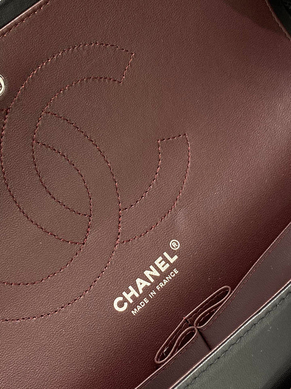  women's handbag, spacious design, view 3