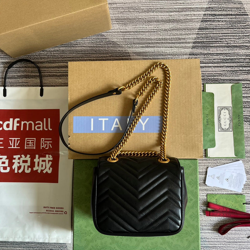 Effortless handbag styled for everyday wear