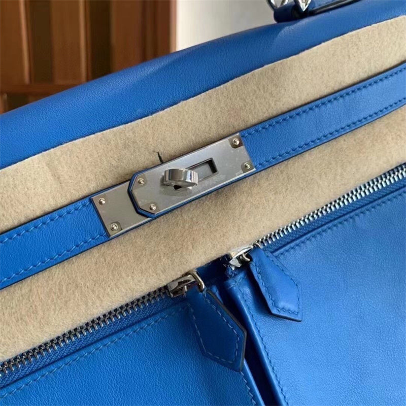 Crisp handbag styled for everyday wear