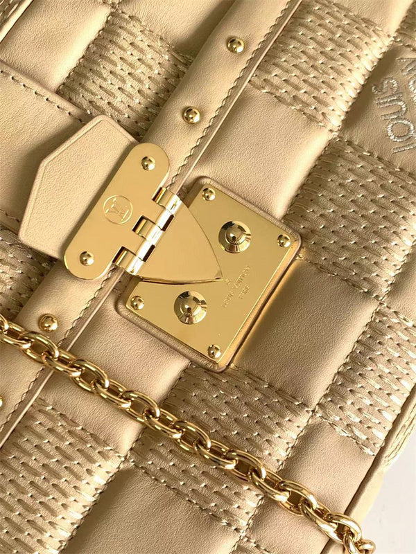  clean-lined everyday bag detail view showing craftsmanship 32