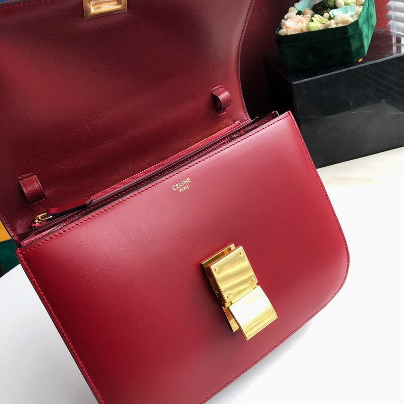 Handle and strap detail of refined statement women's handbag – women's premium purse