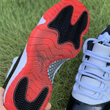 Nike classic monochrome luxury sneakers view 8 retro runner design