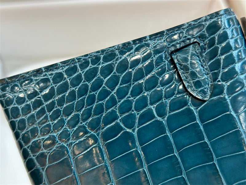  Polished carryall bag front view 19