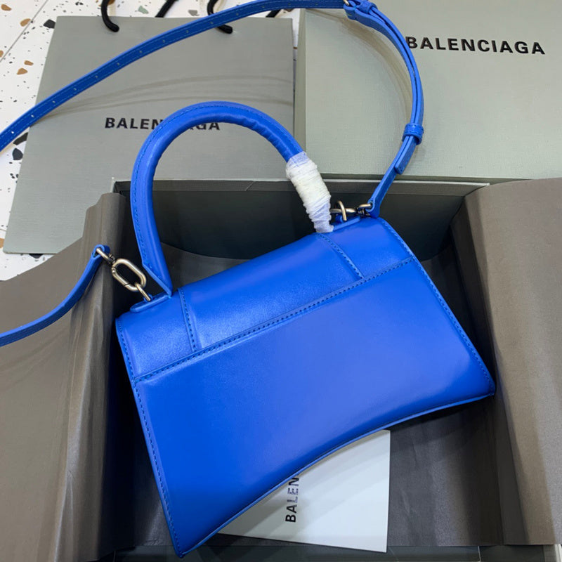 Chic Premium PU Leather Handbag - Everyday Elegance | Women's Premium Handbag #571 - close-up detail shot (image 3) of designer-inspired handbag