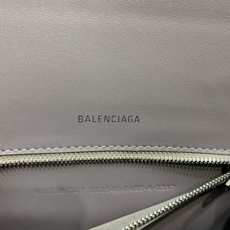 Refined Premium PU Leather Handbag - Understated Luxury Look | Women's Statement Accessory #672 - texture close-up (image 9) of designer-inspired handbag