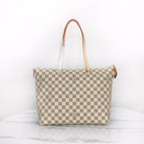 Close-up detail of signature polished women's handbag – women's everyday handbag
