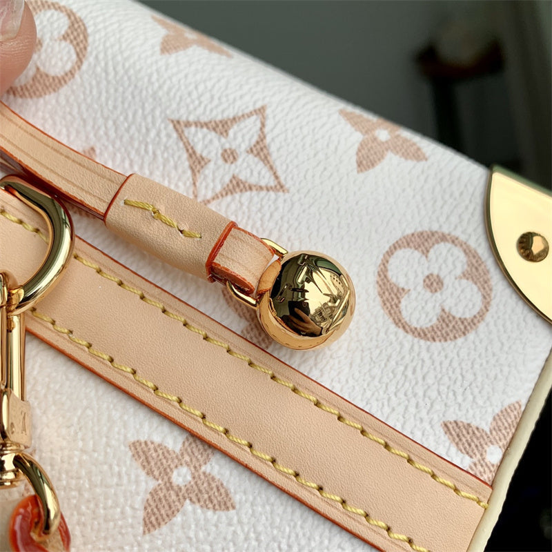  versatile handbag detail view showing craftsmanship 8