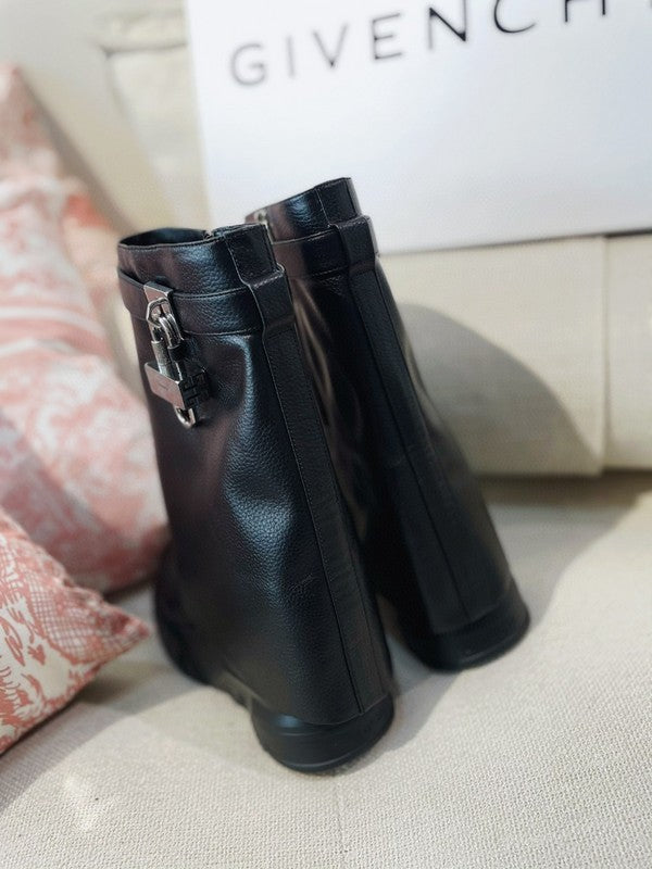 Givenchy shoes Style 172 - sole and craftsmanship detail