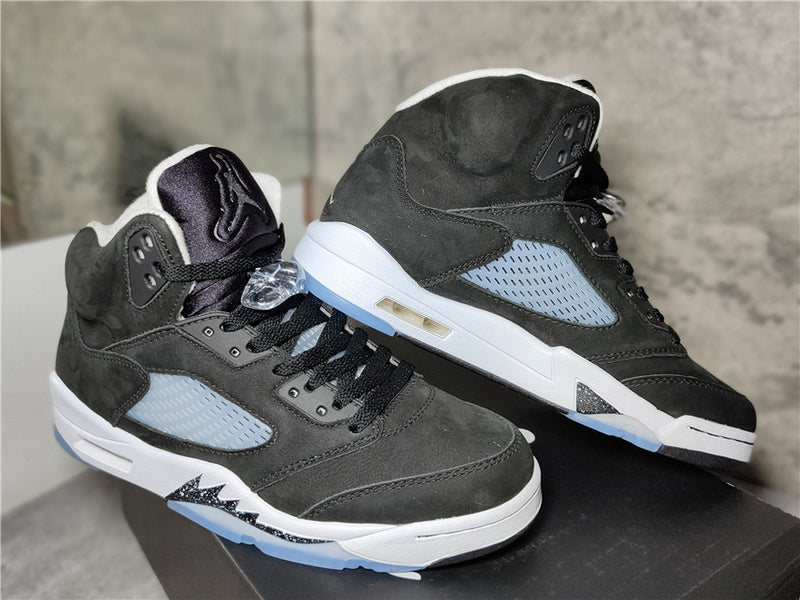 Nike Men's & Women's Signature Luxury Sneakers — Style 180 hardware detail