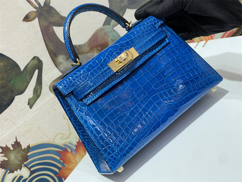  Chic shopper bag carried on shoulder 10
