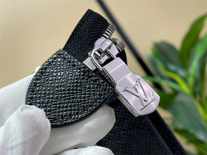  everyday structured bag detail view showing craftsmanship
