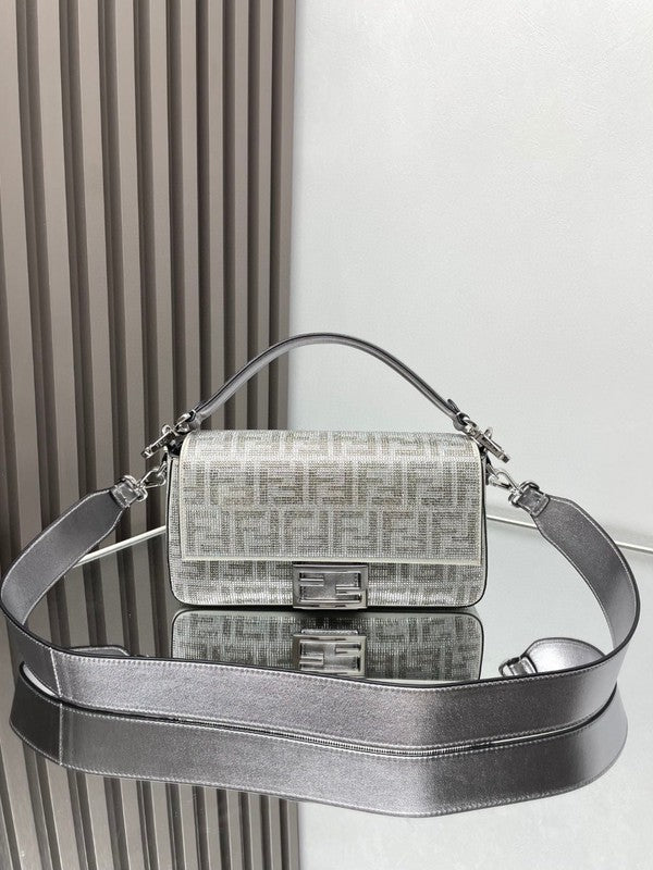 Ziva's Charm handbag – interior view (26cm*15cm*5cm)