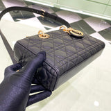Front view of elevated modern women's handbag – women's luxury accessory
