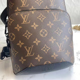 Handle and strap detail of premium everyday-luxe women's handbag – women's luxury handbag